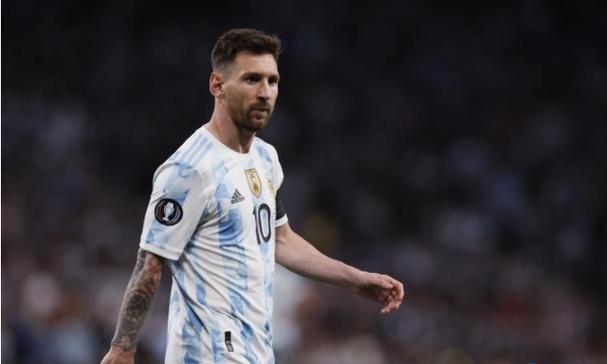 曲丹：从海滨之城走出的军旅歌者，用歌声传递力量与温情